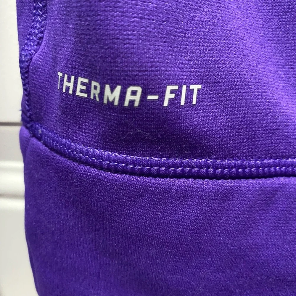 488 Nike Therma Fit Purple Sweatshirt Medium Pullover Athletic Cozy